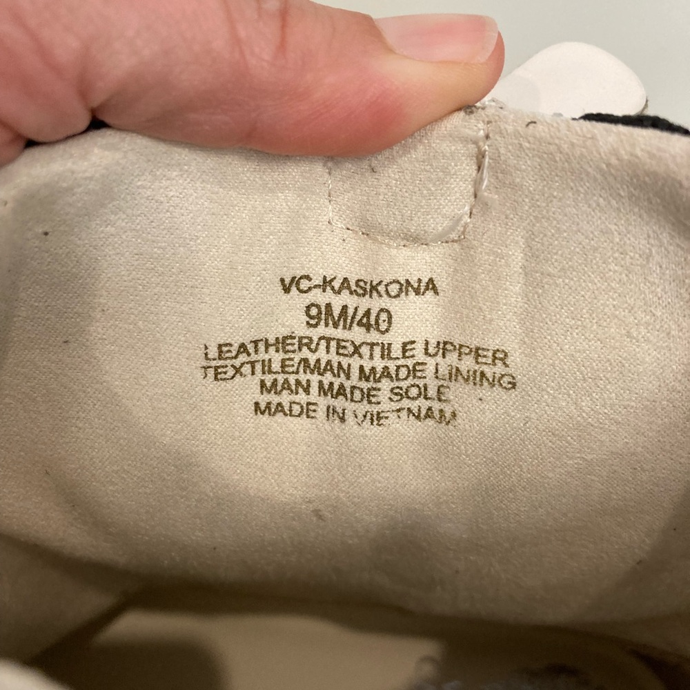 Like New Vince Camuto Kaskona Boots,‎ Size Women’s 9, Coconut Cream, lug sole - Picture 10 of 11
